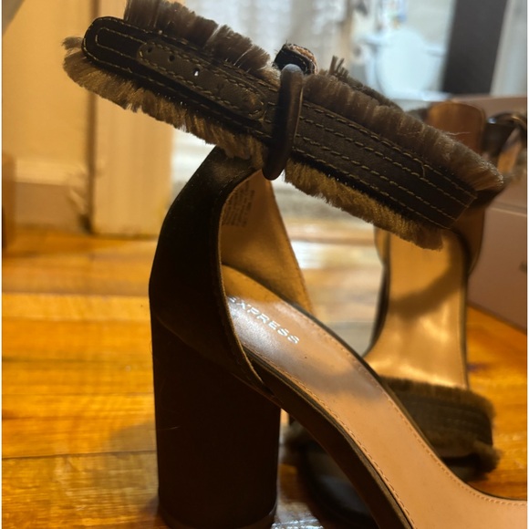 Express Green Chunky Heels - Picture 3 of 7